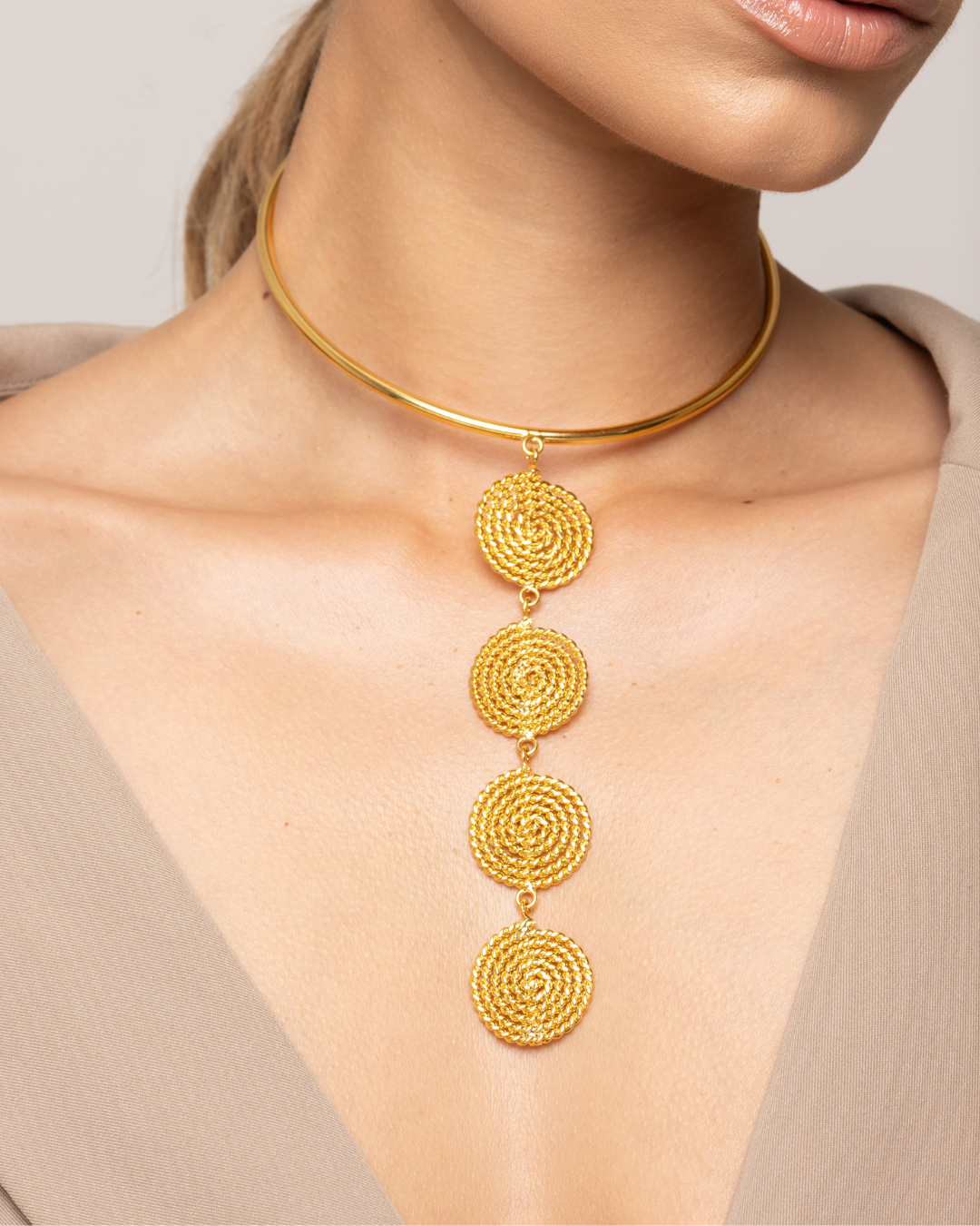 Choker remolino largo