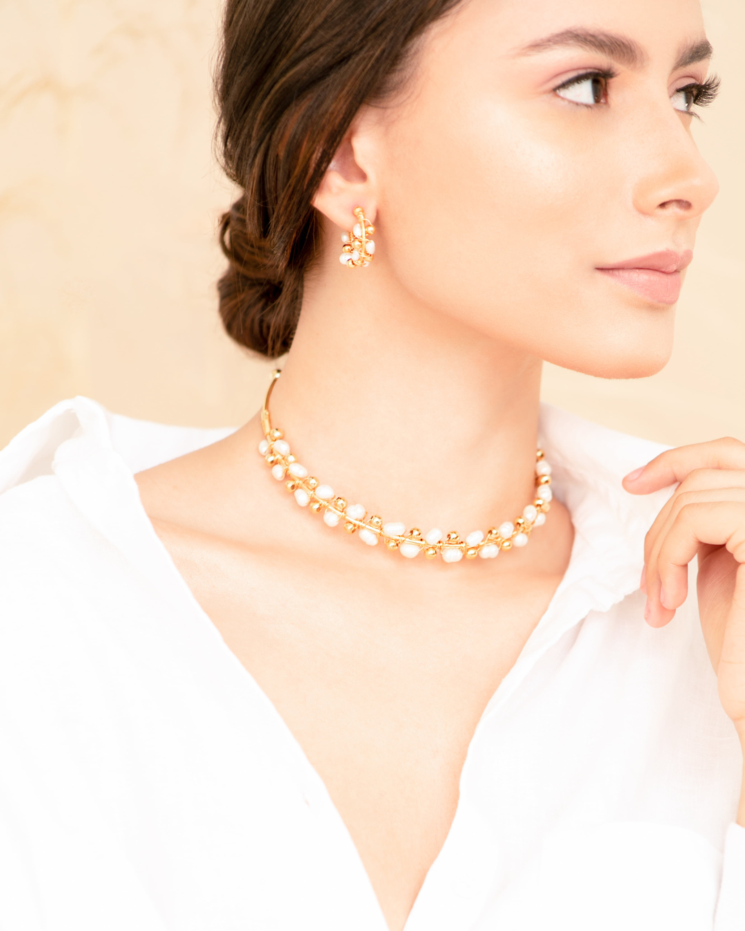 choker perlas bolitas alrededor